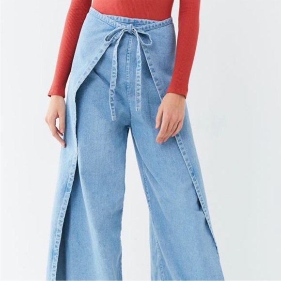 BDG Urban Outfitters Wrap-Front Wide-Leg Jean Lightwash Size XS - Picture 3 of 12